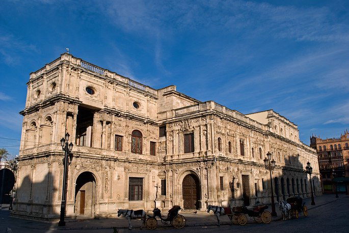 Fachada del Ayuntamiento de Sevilla a la Plaza de San Francisco obra de Diego de Riaño