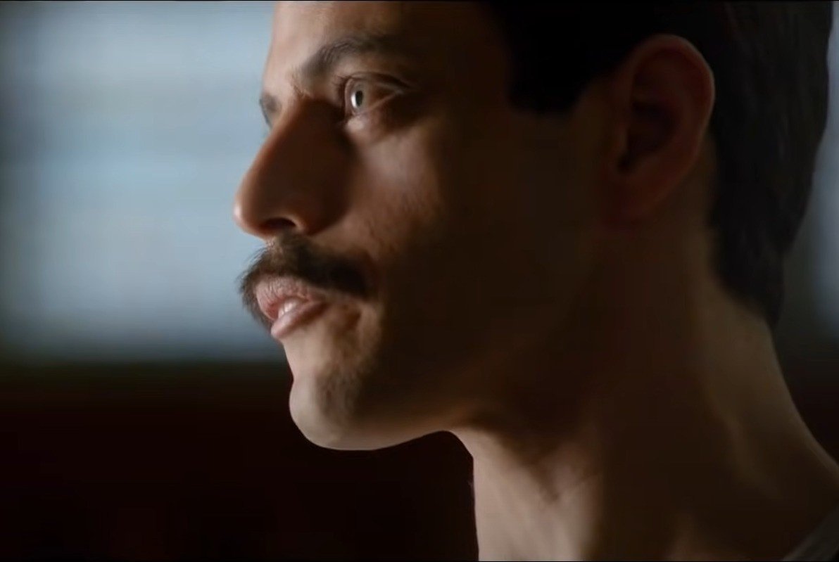 Rami Malek interpretando a Fredy Mercury en Bohemian Rhapsody