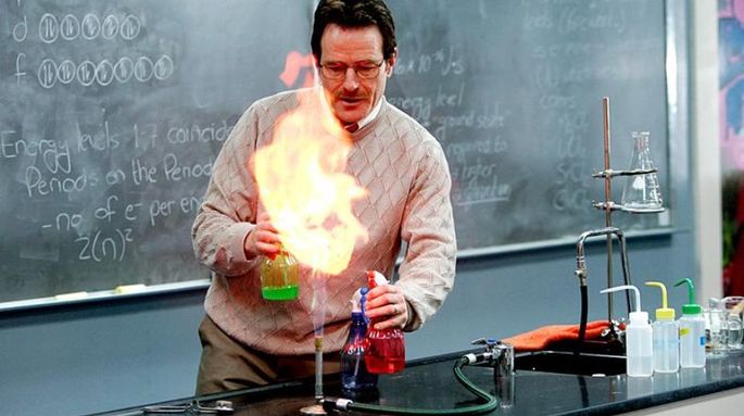 Walter White durante una clase de química.