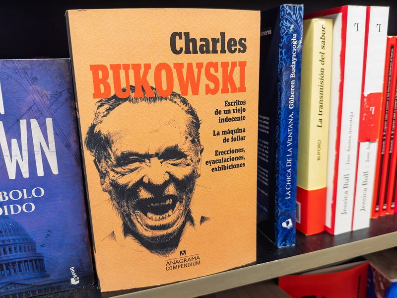 9 poemas de Charles Bukowski que revelan una cruda belleza