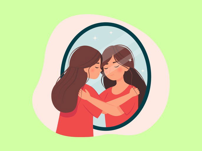 Chica abraza su reflejo