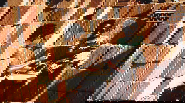 Dadinho y Bené cuentan el dinero.