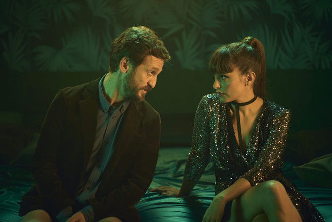 Fotograma de la película Donde caben dos