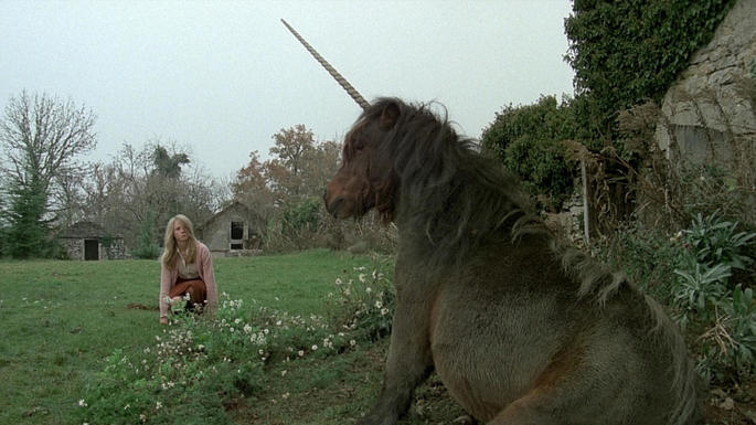 Fotograma de la película El unicornio