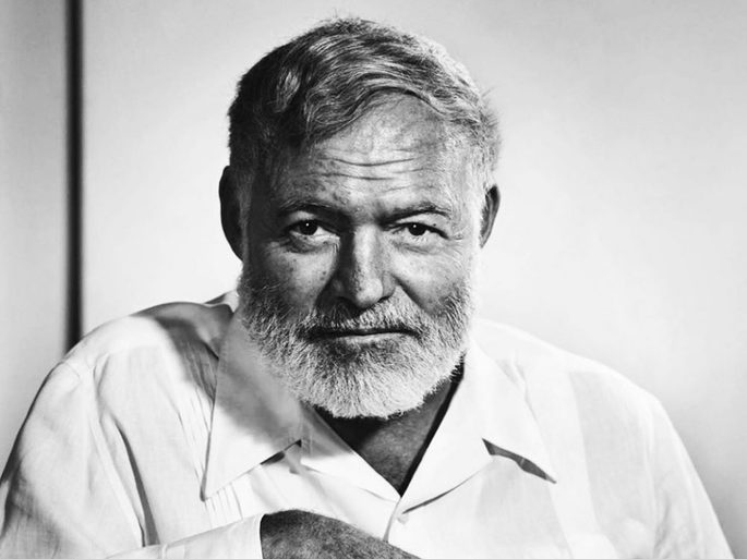 Fotografía en la que aparece Ernest Hemingway en primer plano