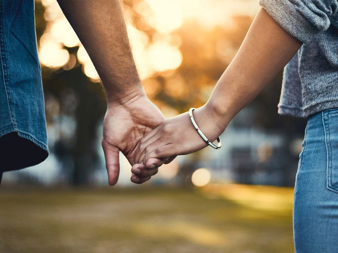 Espalda y manos al aire