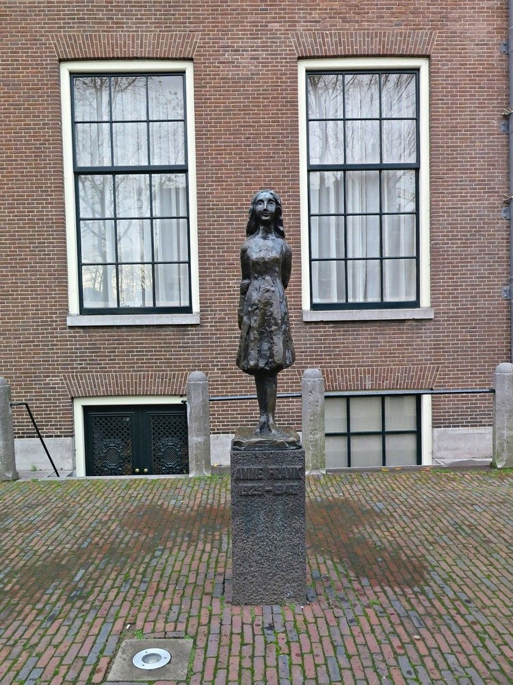 Estatua de Ana Frank