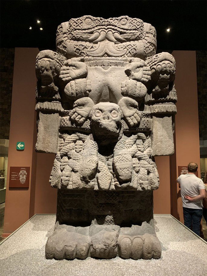 Coatlicue estatua