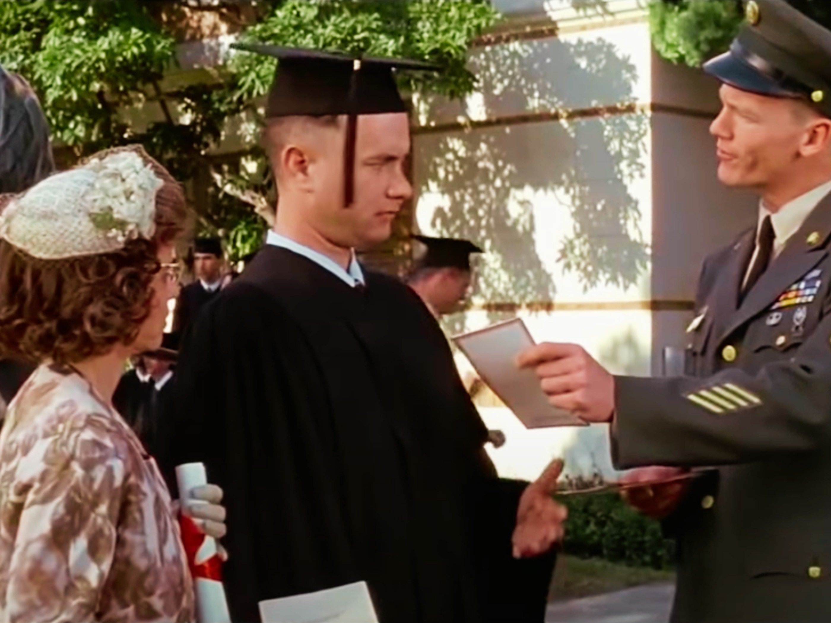 Escena de la graduación de  Forrest Gump