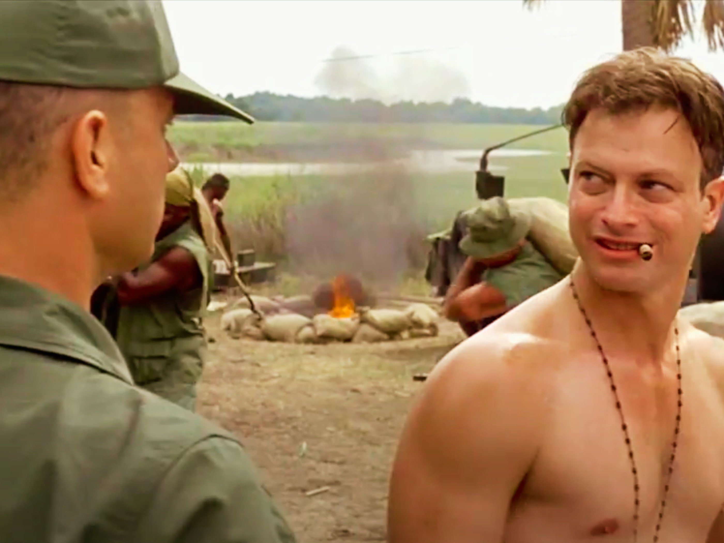 Escena de la película Forrest Gump situada en Vietnam en la que aparecen el propio Forrest y el teniente Dan.