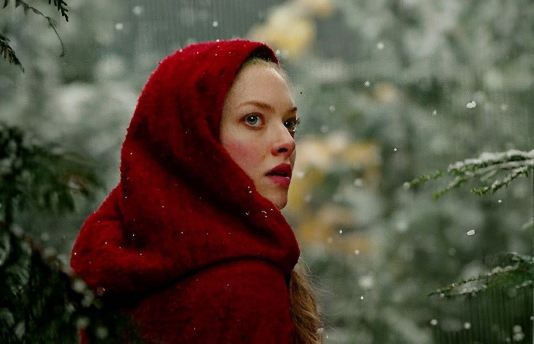 Fotograma película La chica de la capa roja