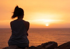 23 frases sobre la soledad: reflexiones que inspiran