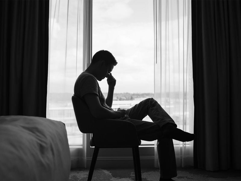 15 frases para reflexionar sobre la tristeza (comentadas)