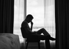 15 frases para reflexionar sobre la tristeza (comentadas)