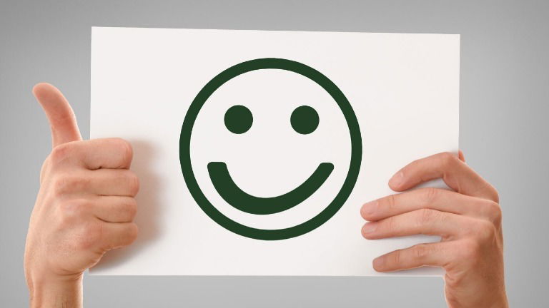 27 frases sobre la felicidad de personajes famosos para iluminar tu día