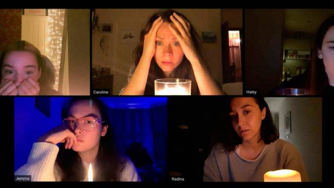 Fotograma de la película Host