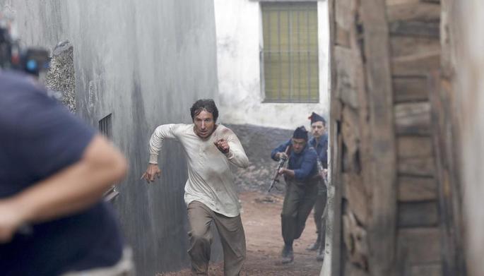 Fotograma de la película La trinchera infinita.