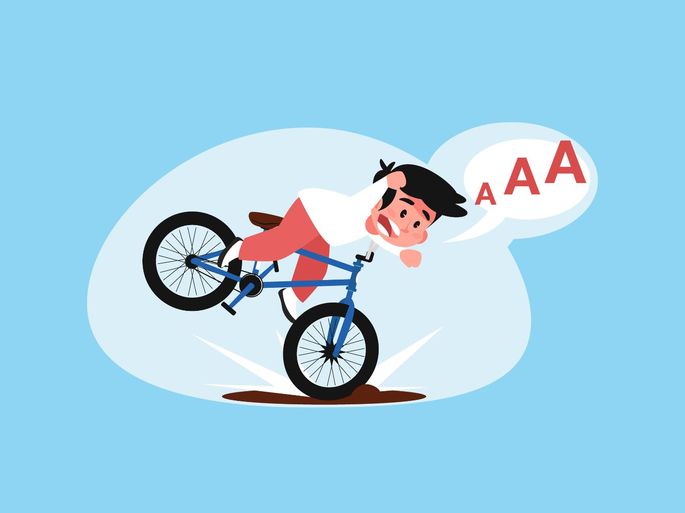 Niño cae de su bicicleta