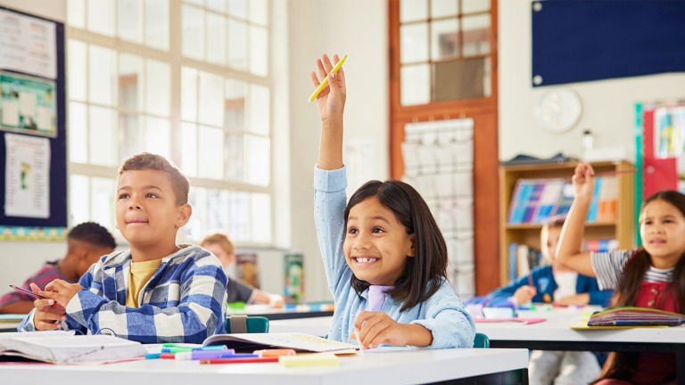 21 poemas para dedicar a mi colegio: versos que celebran la educación
