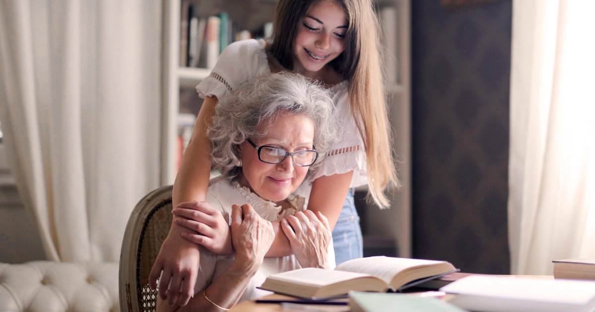 12 bellos poemas para dedicar a las abuelas (explicados) - Cultura Genial