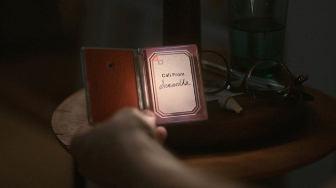 Fotograma de la película en el que aparece el dispositivo por el que se comunica Samantha