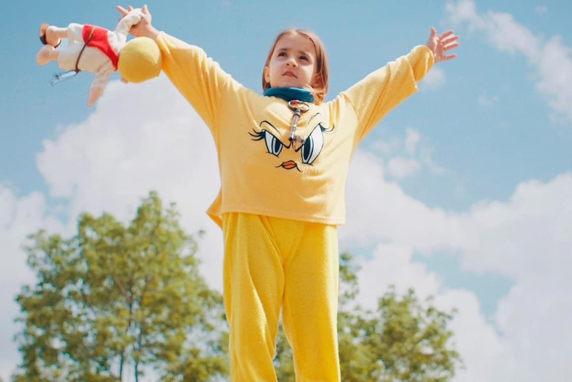 Fotograma de la película Tengamos la fiesta en paz