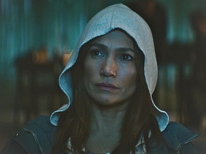 Fotograma de la película The Mother (2023)