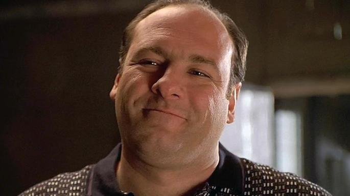 Imagen en la que aparece Tony Soprano sonriendo.