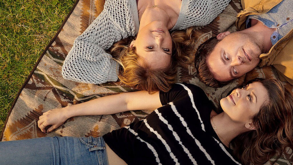 Fotograma de la serie Tú, yo y ella