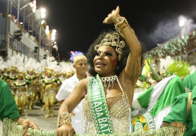 Elza Soares, madrinha da bateria da escola de samba Mocidade Independente, 2010