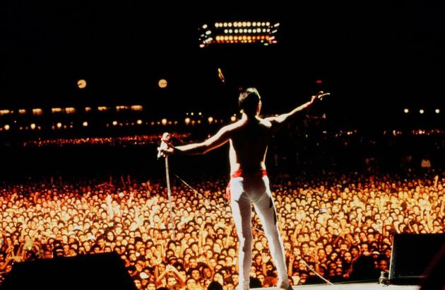 As imagens que aparecem no filme são de fato da apresentação dos Queen no Rock in Rio 1985.