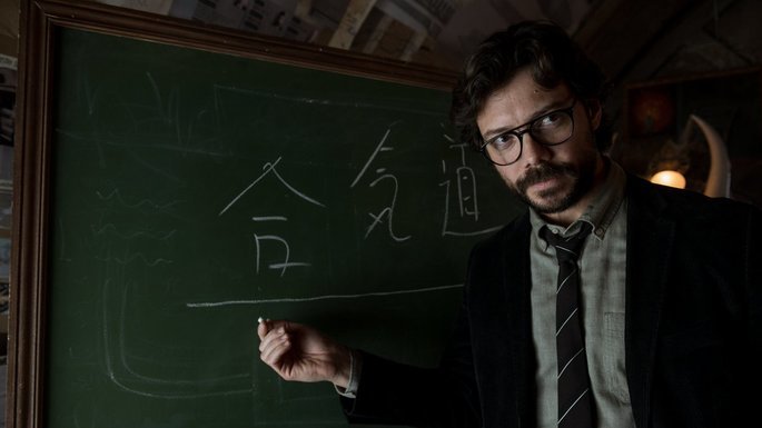 O professor explica à banda o novo plano.