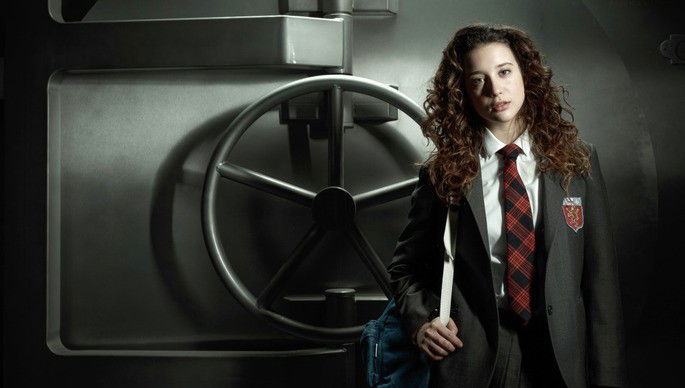 María Pedraza como Alison Parker na série.