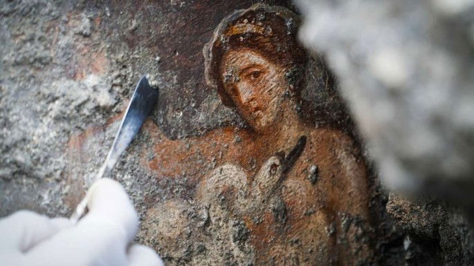 pintura romana na cidade de Pompeia retrata mulher e ganso