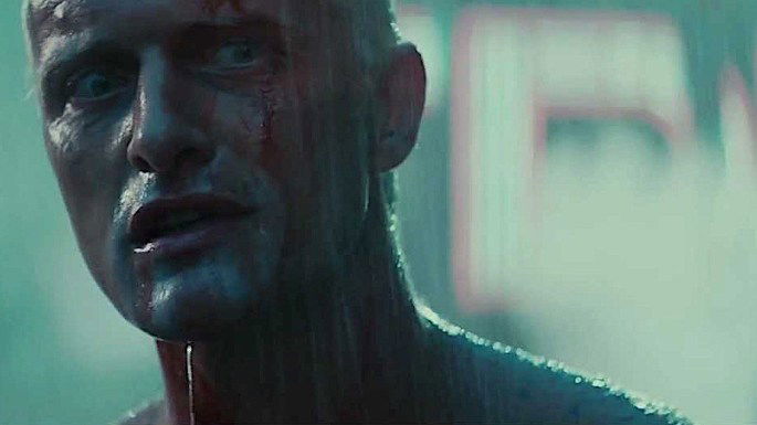 cena de blade runner exibe Roy na chuva
