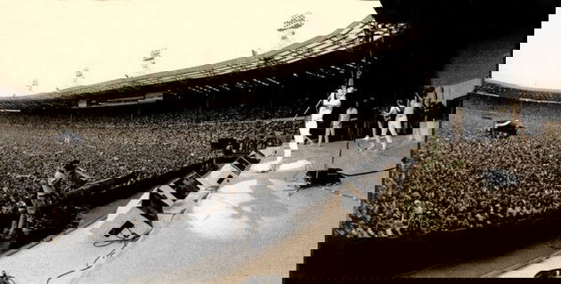 O show Life Aid, realizado em julho de 1985, não foi o primeiro show de reencontro da banda após o afastamento do conjunto.