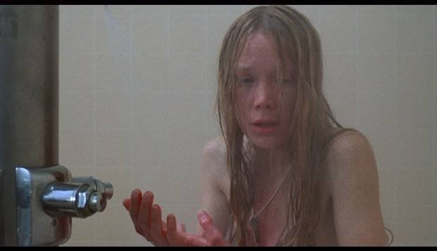 cena de filme Carrie, a estranha, de 1976