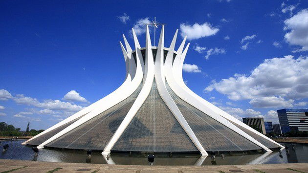 Vista exterior da Catedral de Brasília.