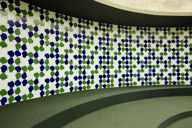 A composição de azulejos de autoria de Athos Bulcão.