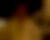 cena amarelada em blade runner exibe Tyrell com roupão e velas ao fundo