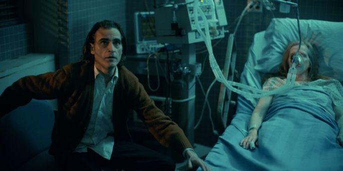 Arthur no hospital com a mãe.