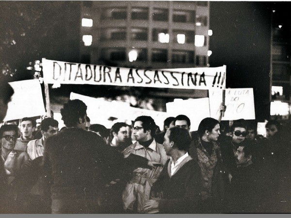 Protesto contra os crimes do regime militar