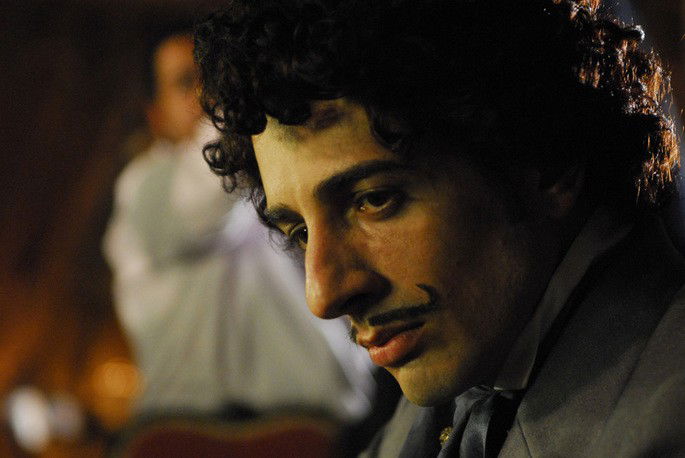 Santiago (Michel Melamed) na minissérie Capitu (2008).