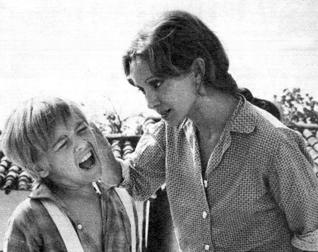 Eva Vilma no papel de Jandira e Haroldo Botta no papel de Zezé.