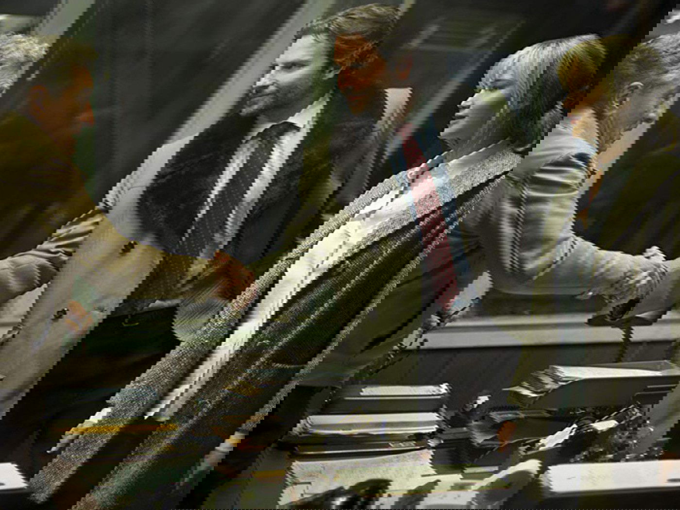 Jennifer Lawrence, Bradley Cooper e Robert De Niro no filme Joy