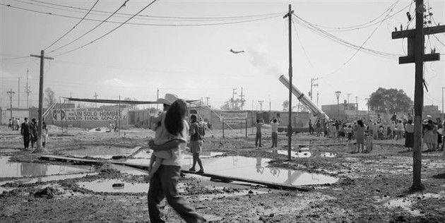 Os aviões cruzam o céu do México ao longo de todo o file de Cuarón.