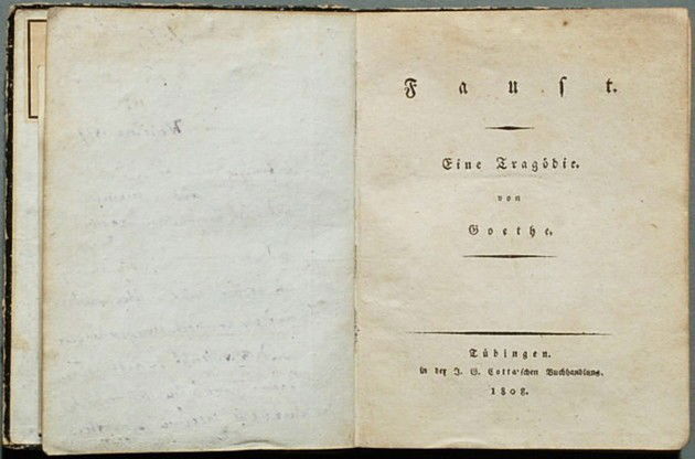 Primeira edição de Fausto (1808), poema trágico escrito por Goethe que teria servido de influência central para a composição de Bohemian Rhapsody, dos Queen.