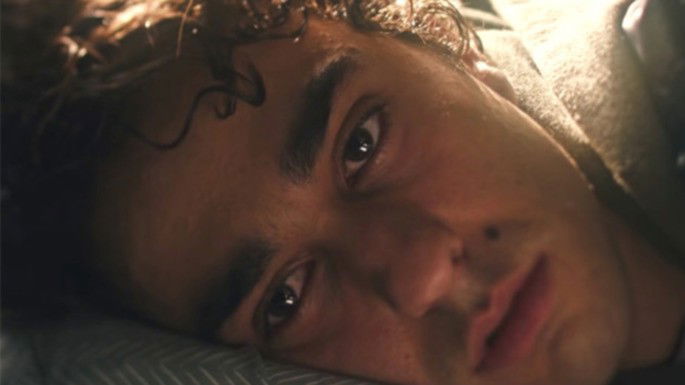 Peter deitado na cama