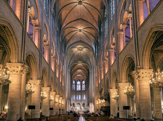 Interior da Catedral de Notre Dame.
