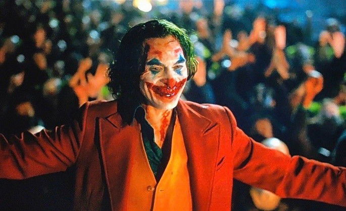 Coringa e a multidão